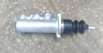 Цилиндр главный сцепления и тормоза МТЗ-1523 73067196 CARLISLE (ан.GIRLING)